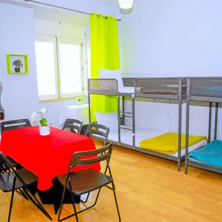 Do Castelo Hostel