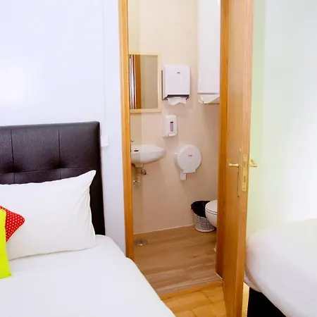 Do Castelo بيت شباب Lisboa