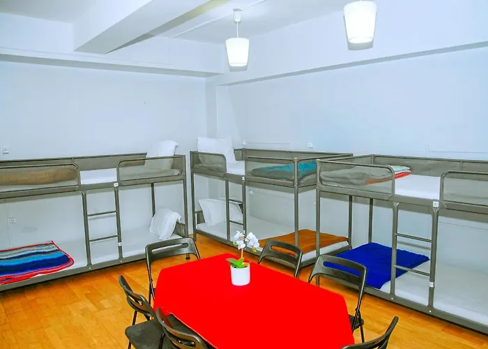 Do Castelo Хостел *